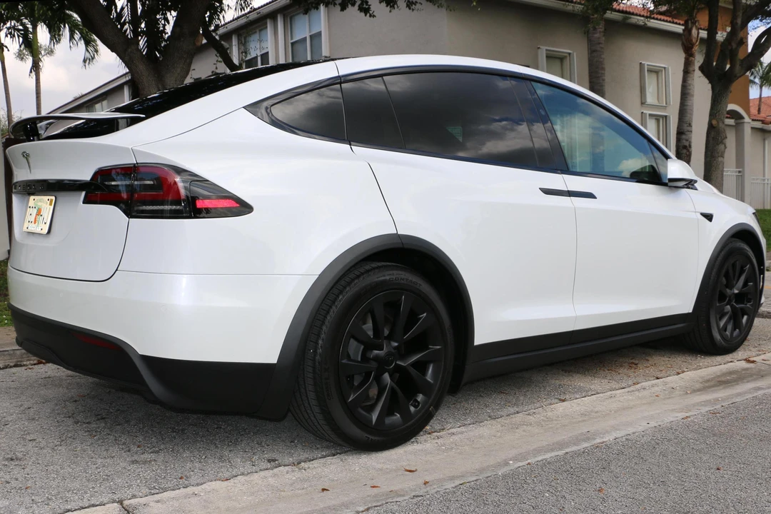 2022 Tesla Model X - Image 4 of 5