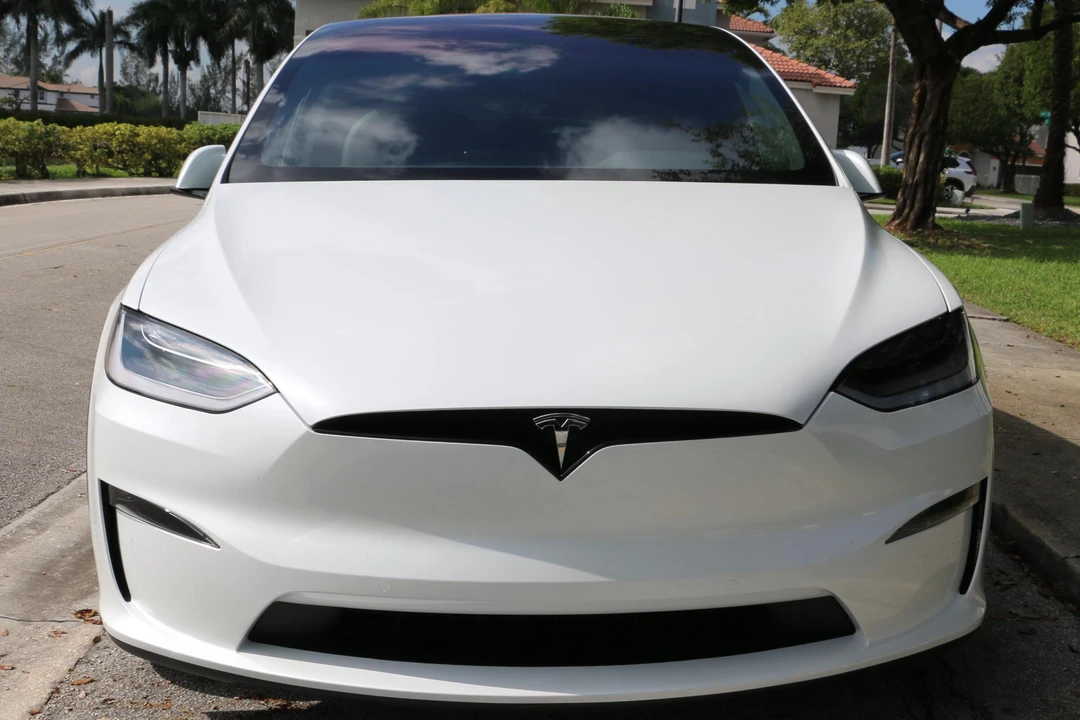 2022 Tesla Model X - Image 2 of 5