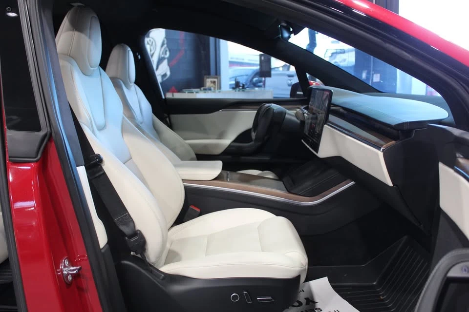 2022 Tesla Model X - Image 5 of 10
