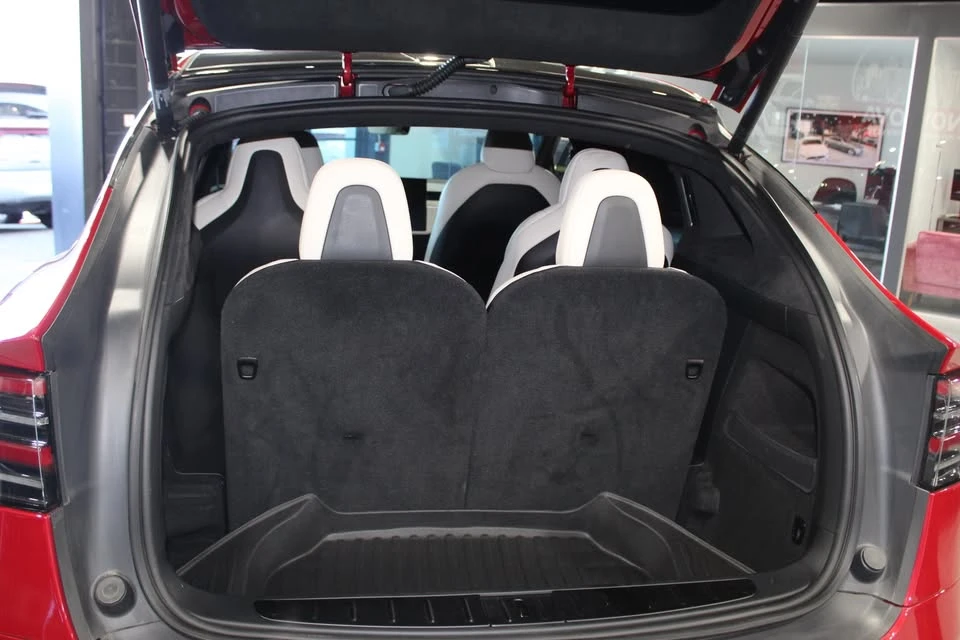 2022 Tesla Model X - Image 9 of 10