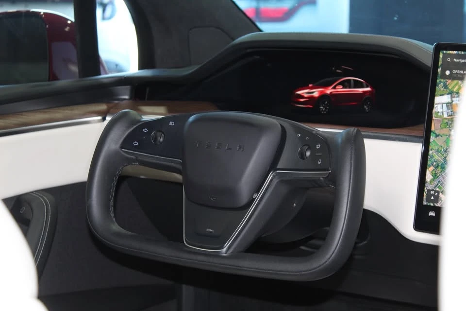 2022 Tesla Model X - Image 3 of 10