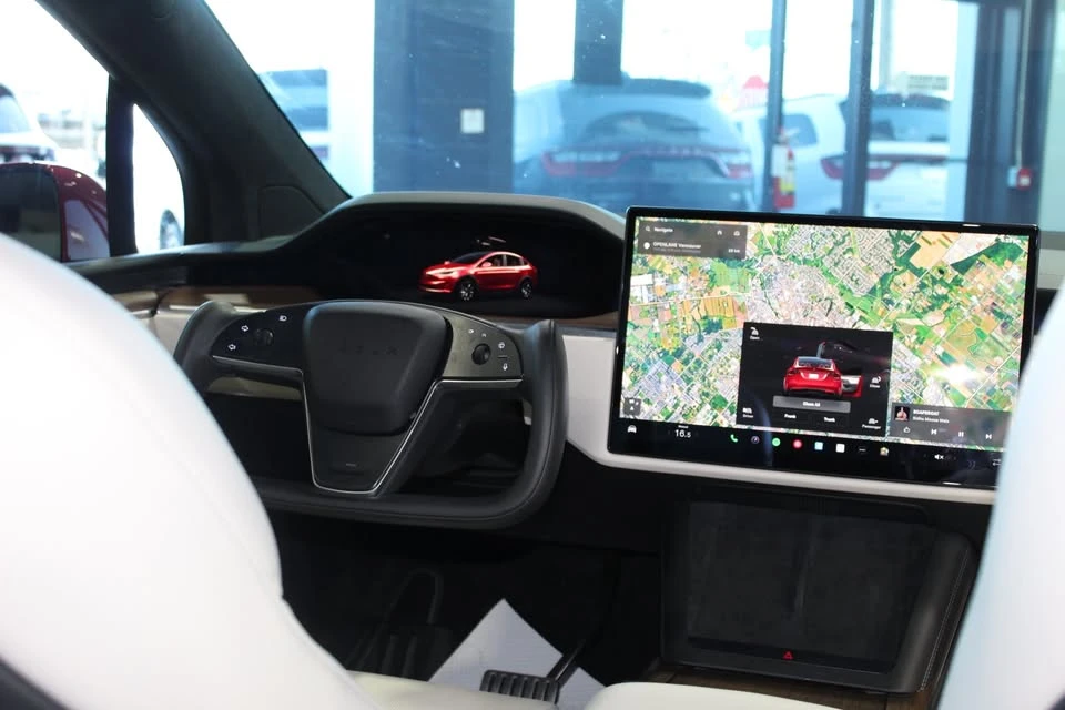 2022 Tesla Model X - Image 4 of 10
