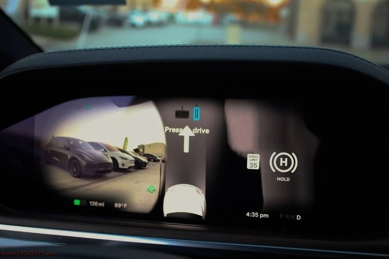 2022 Tesla Model X - Image 19 of 21