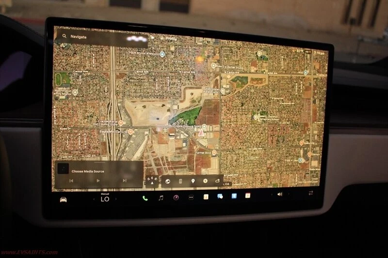 2022 Tesla Model X - Image 13 of 21