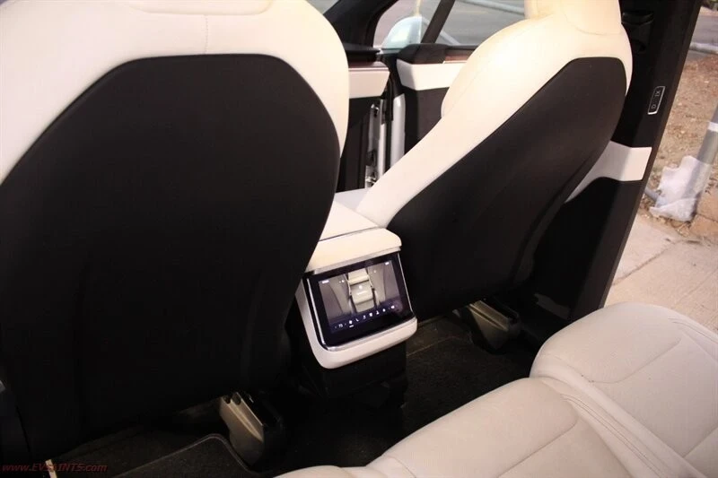 2022 Tesla Model X - Image 19 of 21
