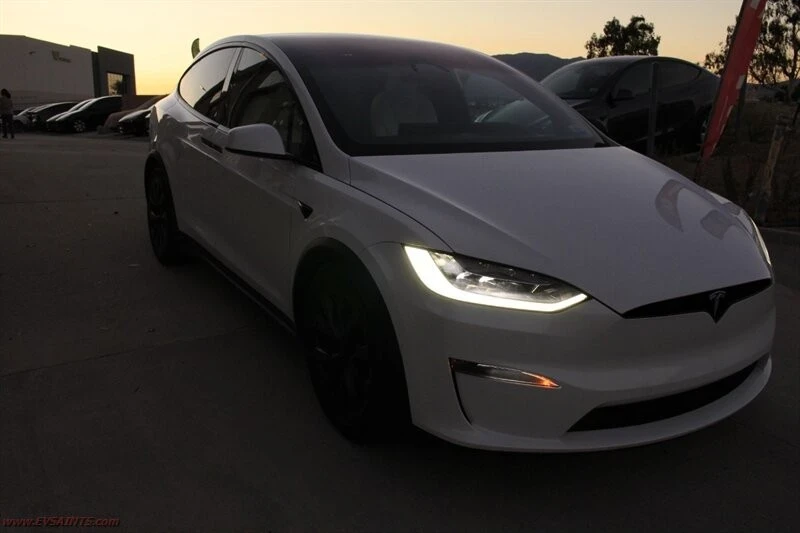 2022 Tesla Model X - Image 4 of 21
