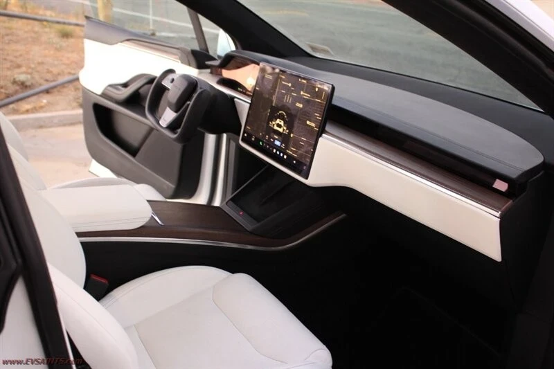 2022 Tesla Model X - Image 11 of 21