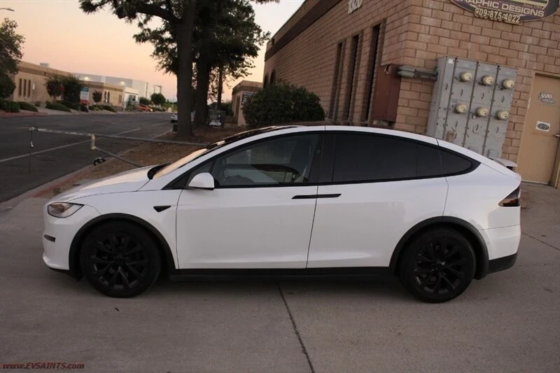 2022 Tesla Model X - Image 9 of 21