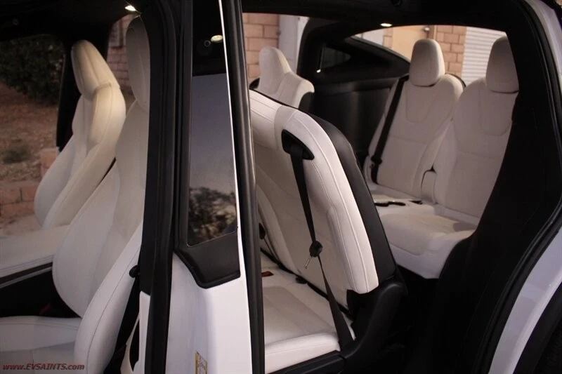 2022 Tesla Model X - Image 14 of 21