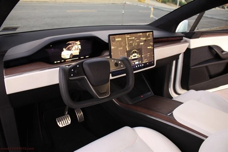 2022 Tesla Model X - Image 16 of 21