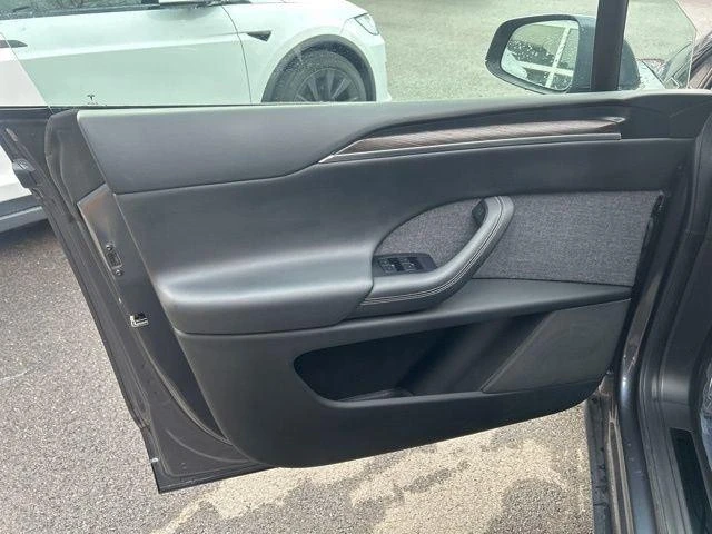 2022 Tesla Model X - Image 11 of 21