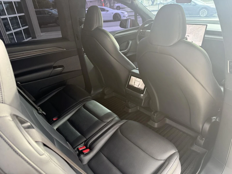 2022 Tesla Model X - Image 21 of 29