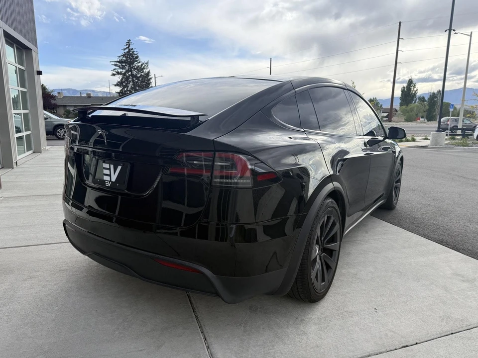 2022 Tesla Model X - Image 8 of 29