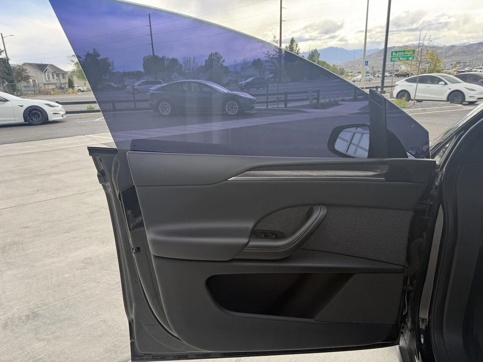 2022 Tesla Model X - Image 11 of 29