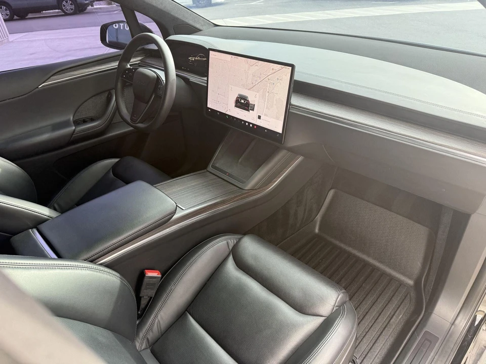 2022 Tesla Model X - Image 25 of 29