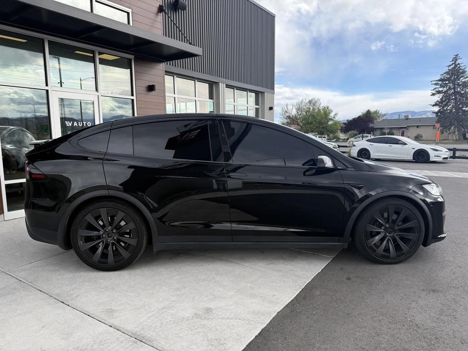 2022 Tesla Model X - Image 9 of 29