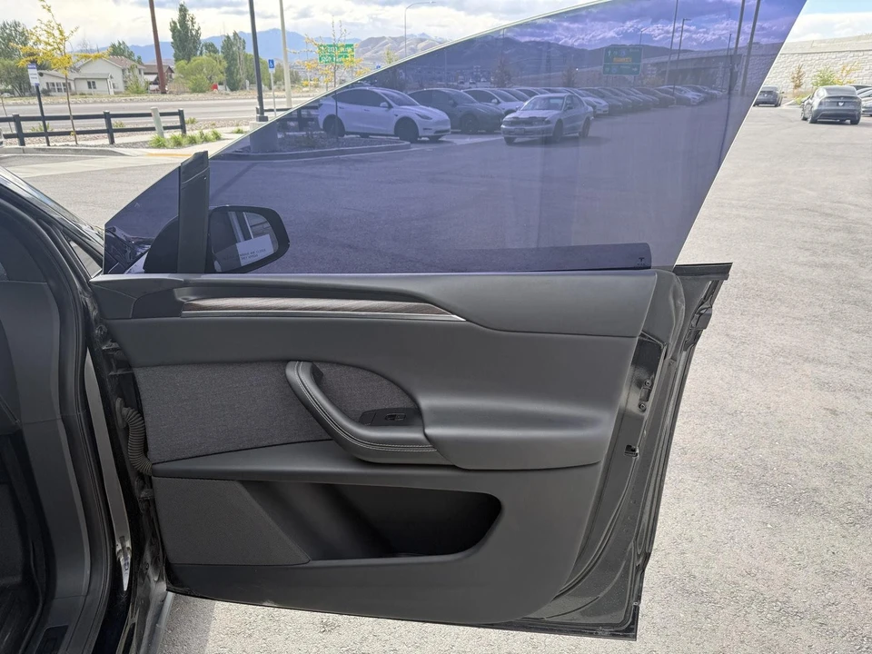 2022 Tesla Model X - Image 24 of 29