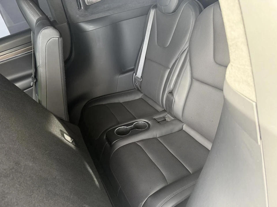 2022 Tesla Model X - Image 17 of 29