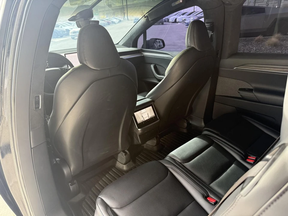 2022 Tesla Model X - Image 15 of 29
