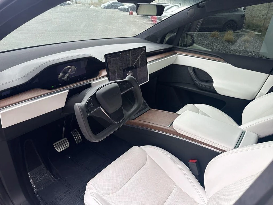 2022 Tesla Model X - Image 12 of 21