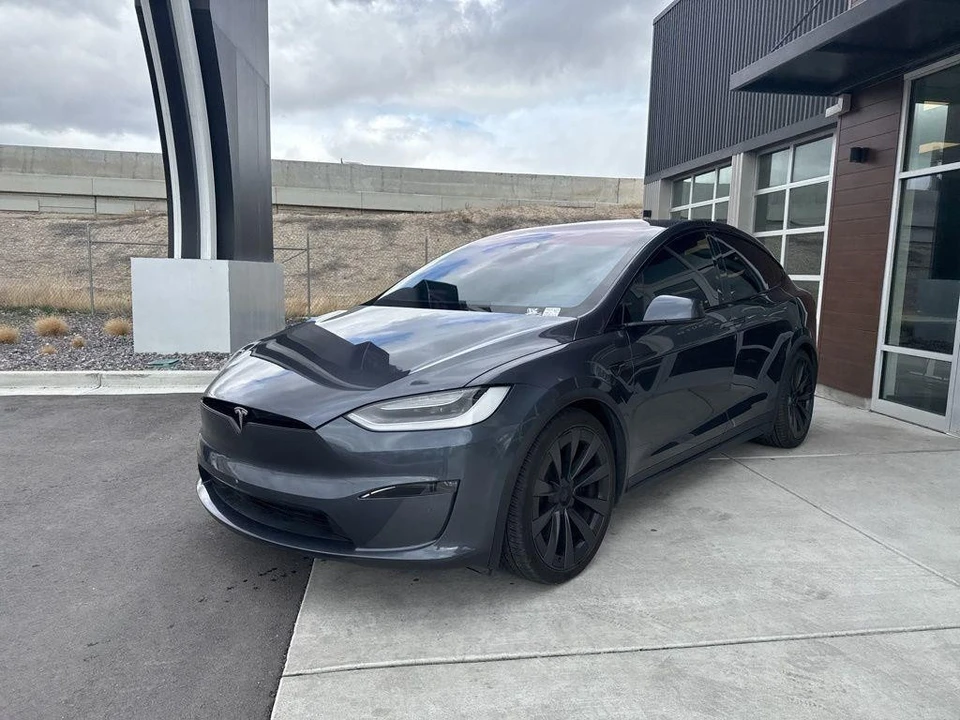 2022 Tesla Model X - Image 4 of 21