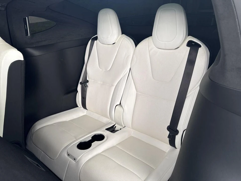 2022 Tesla Model X - Image 17 of 21
