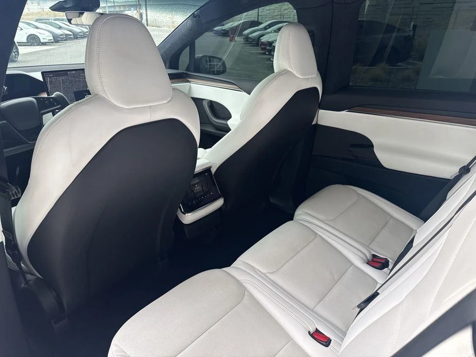 2022 Tesla Model X - Image 15 of 21