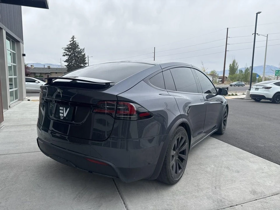 2022 Tesla Model X - Image 8 of 21