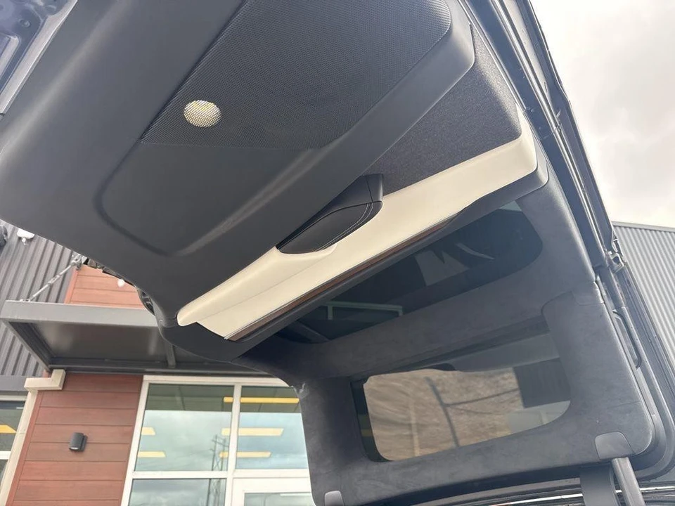 2022 Tesla Model X - Image 20 of 21