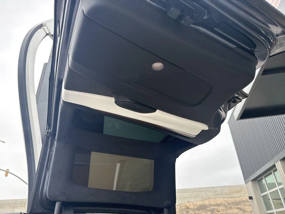 2022 Tesla Model X - Image 14 of 21