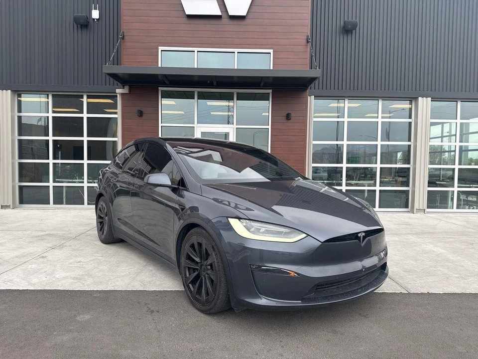 2022 Tesla Model X - Image 2 of 21