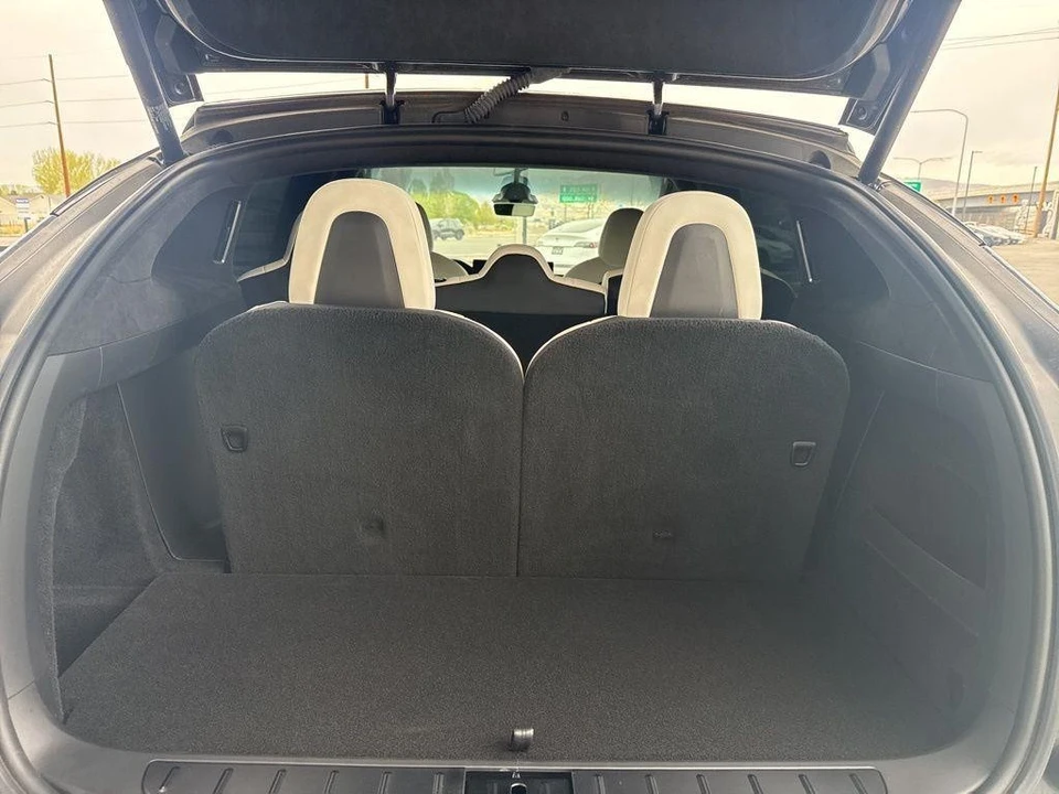 2022 Tesla Model X - Image 18 of 21
