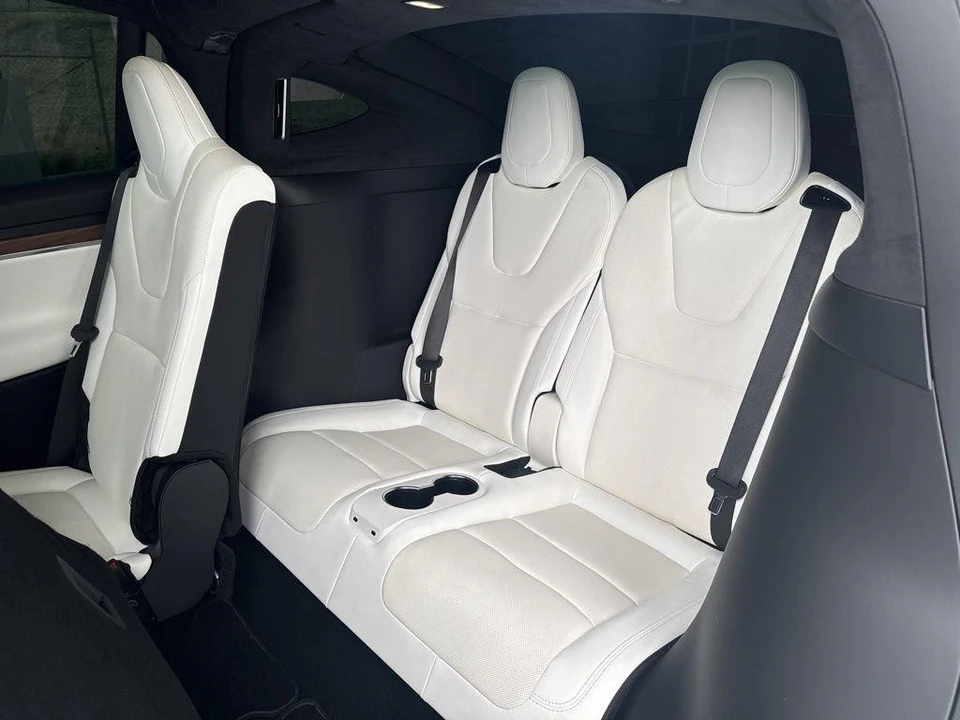 2022 Tesla Model X - Image 17 of 21