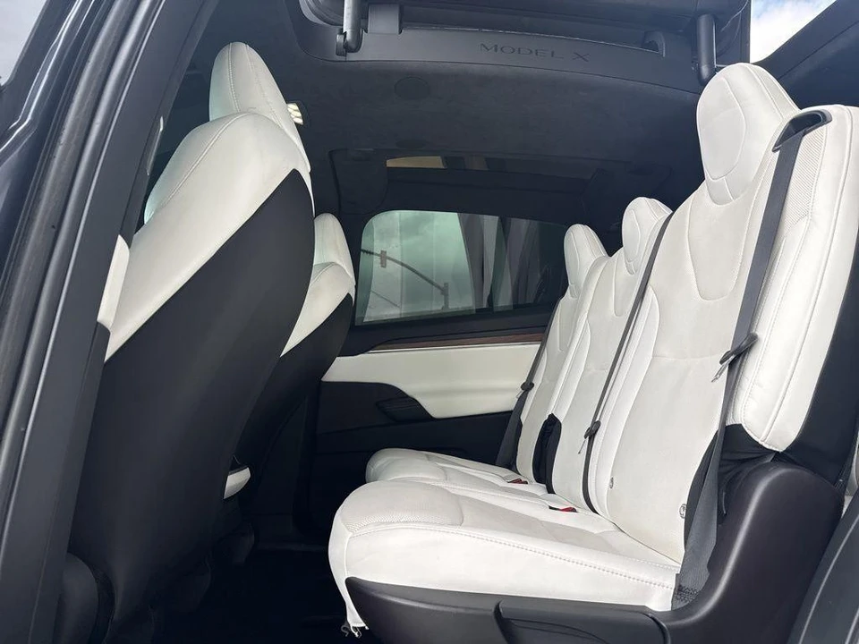 2022 Tesla Model X - Image 16 of 21