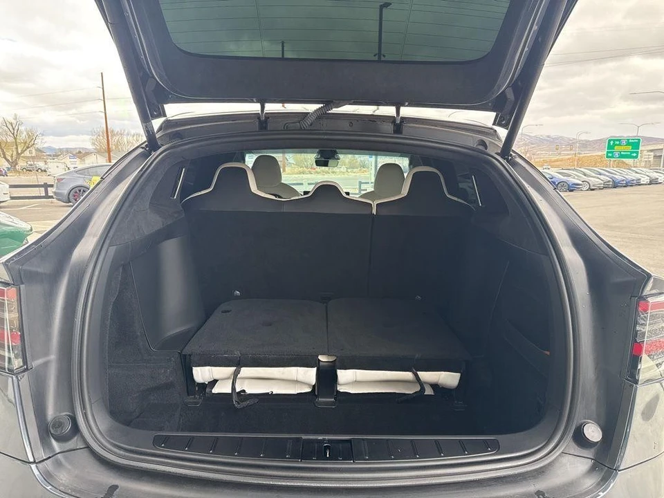 2022 Tesla Model X - Image 19 of 21
