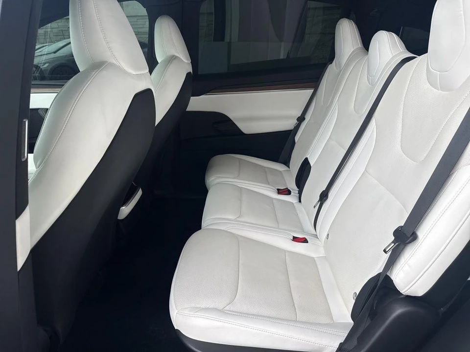 2022 Tesla Model X - Image 16 of 21