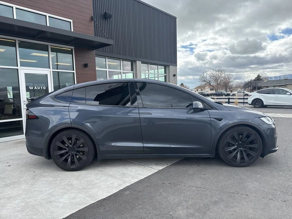 2022 Tesla Model X - Image 9 of 21