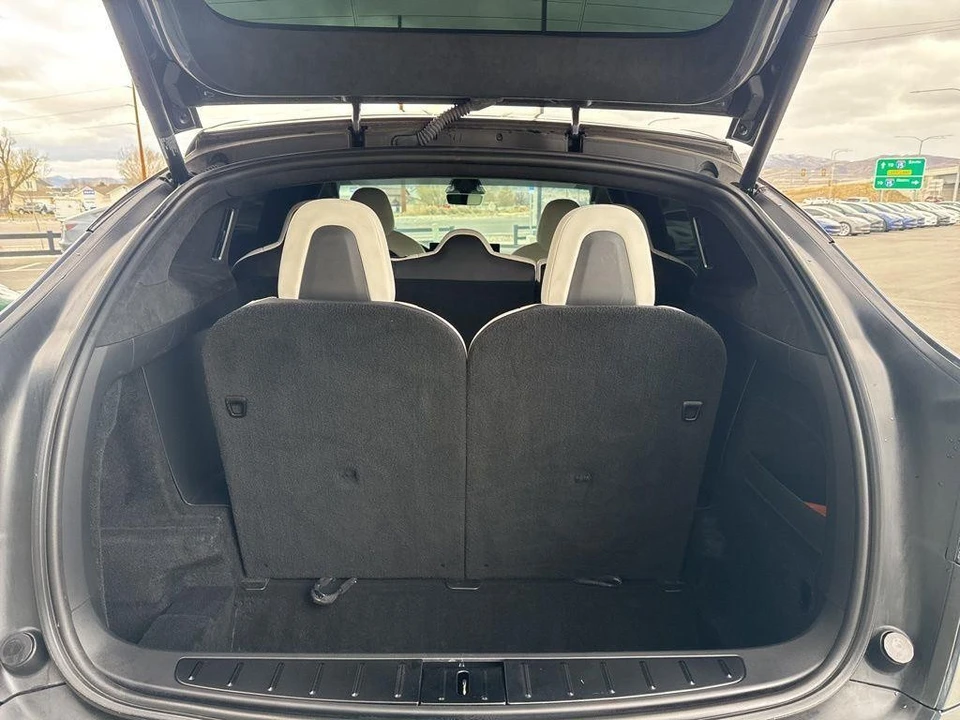 2022 Tesla Model X - Image 18 of 21