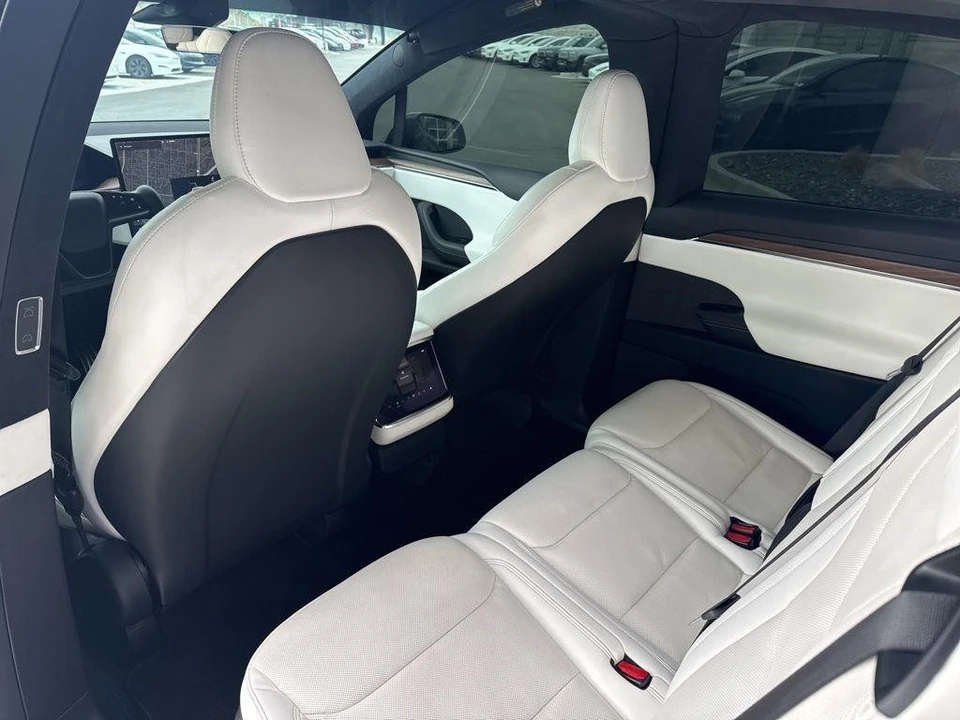 2022 Tesla Model X - Image 15 of 21