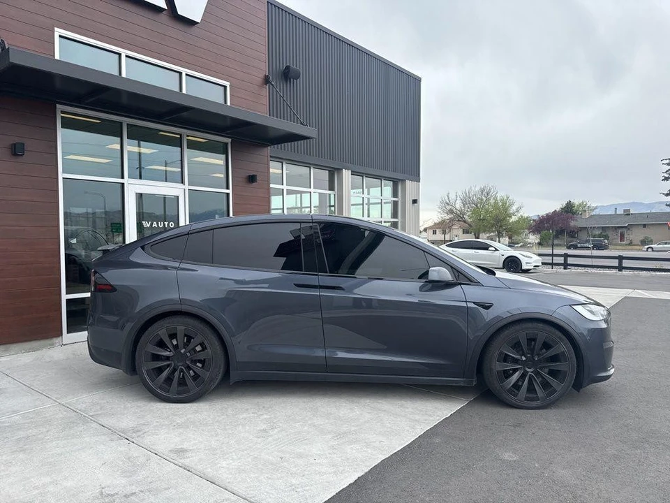 2022 Tesla Model X - Image 9 of 21