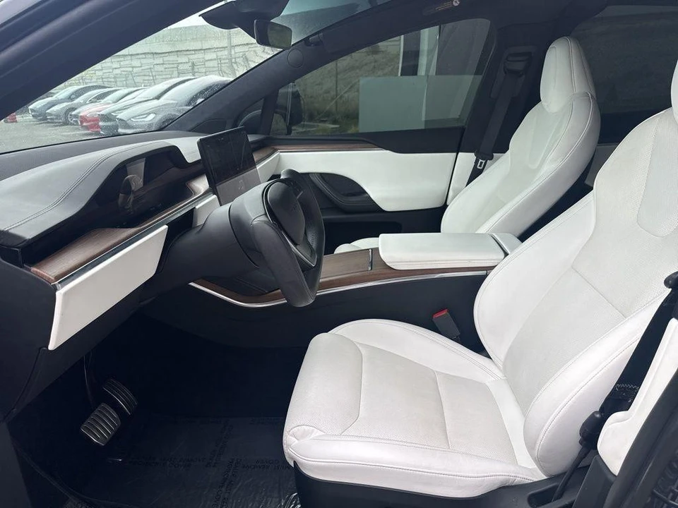 2022 Tesla Model X - Image 13 of 21