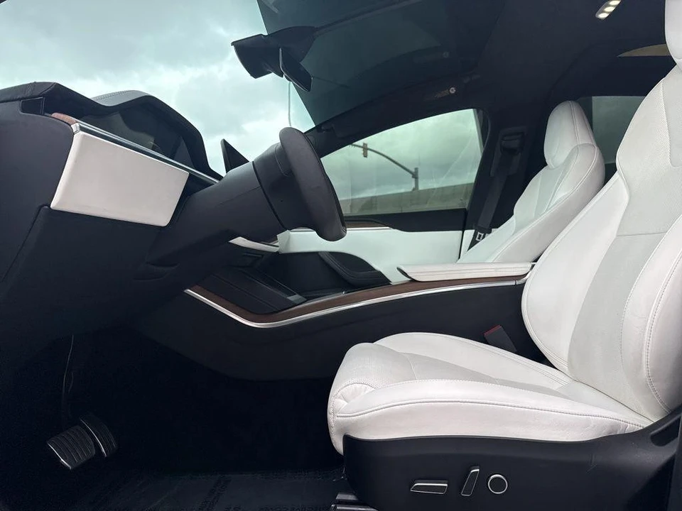 2022 Tesla Model X - Image 13 of 21