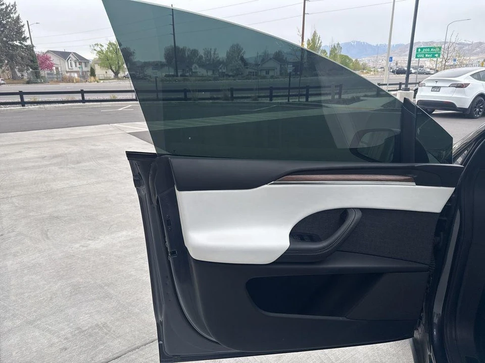 2022 Tesla Model X - Image 11 of 21