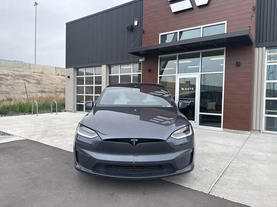 2022 Tesla Model X - Image 3 of 21