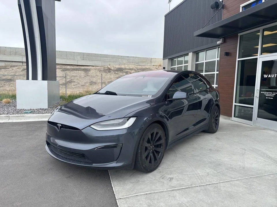 2022 Tesla Model X - Image 4 of 21