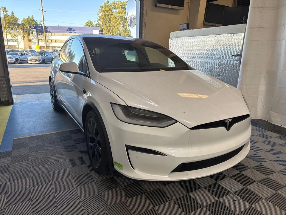 2022 Tesla Model X - Image 2 of 7