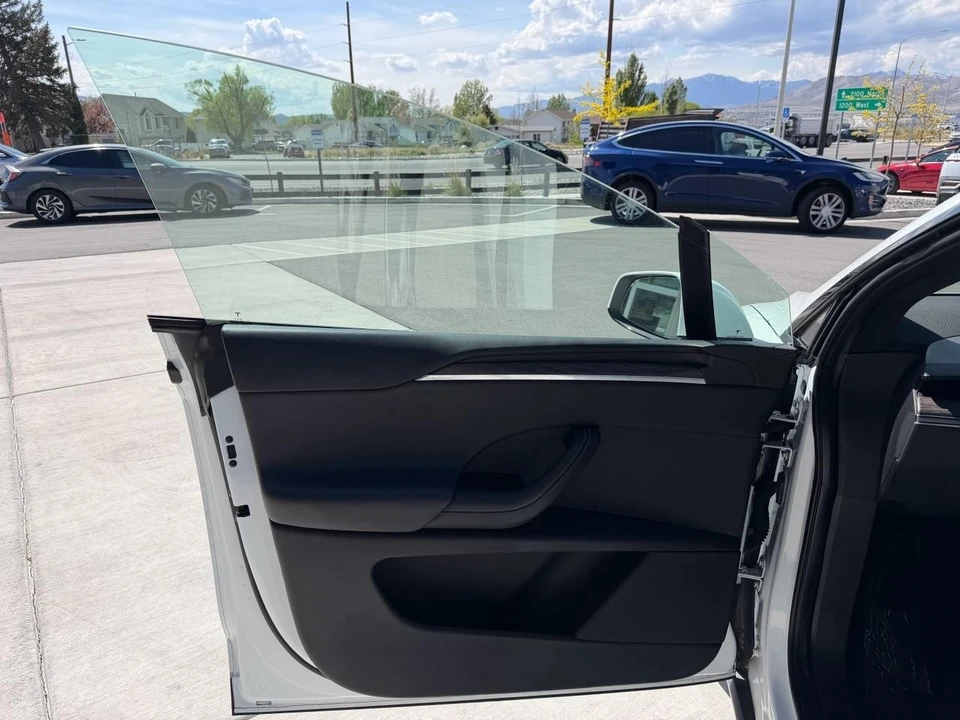 2022 Tesla Model X - Image 11 of 21