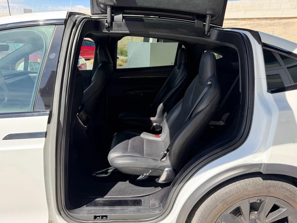 2022 Tesla Model X - Image 15 of 21