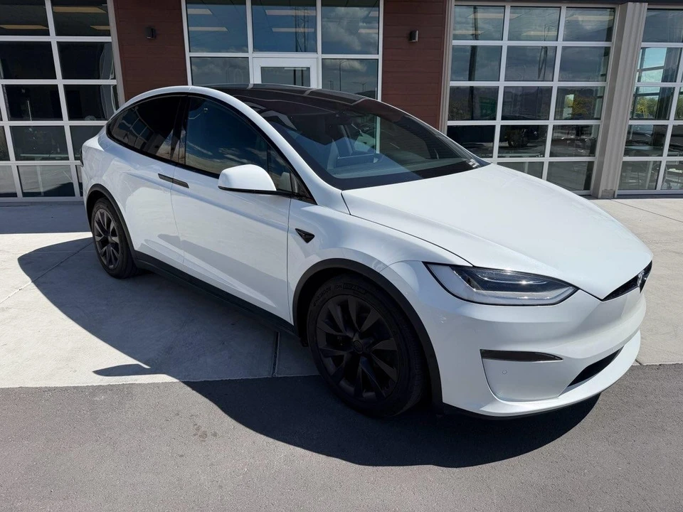 2022 Tesla Model X - Image 2 of 21