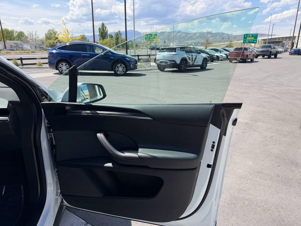 2022 Tesla Model X - Image 24 of 28